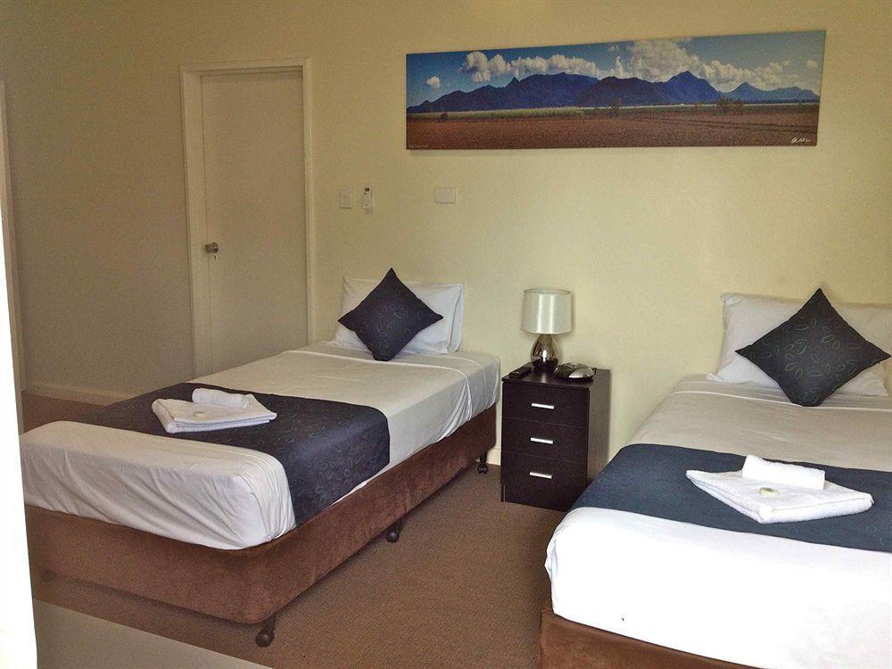 Lees Motel Ingham Extérieur photo