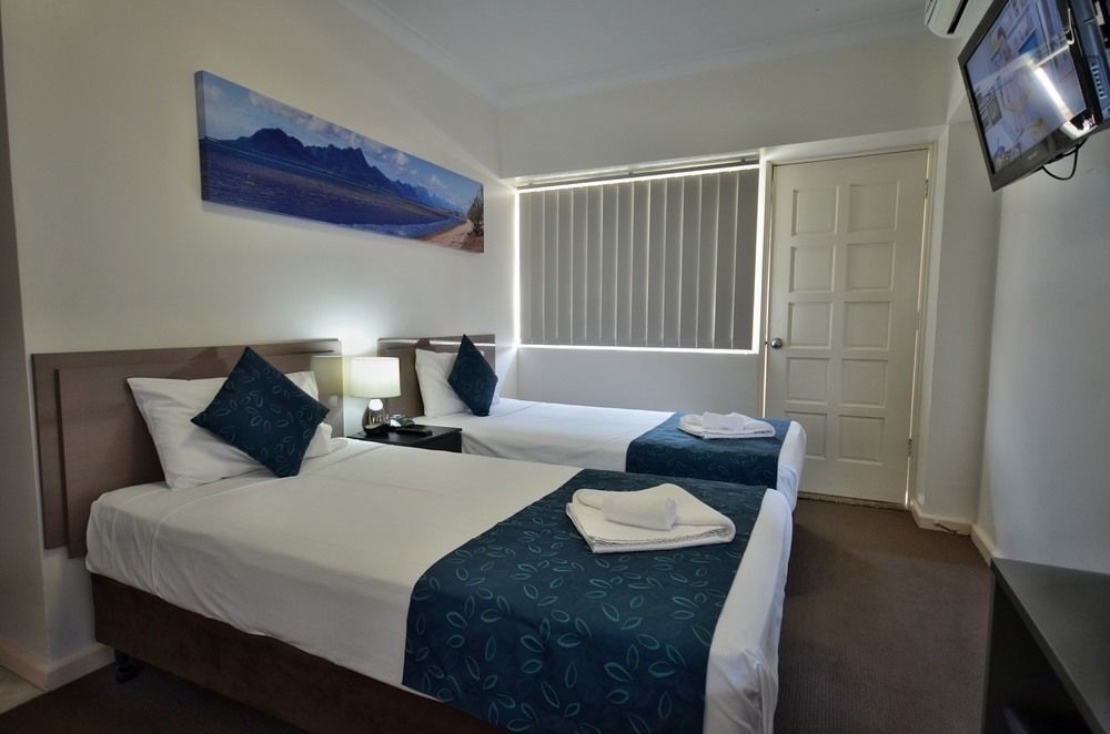 Lees Motel Ingham Extérieur photo